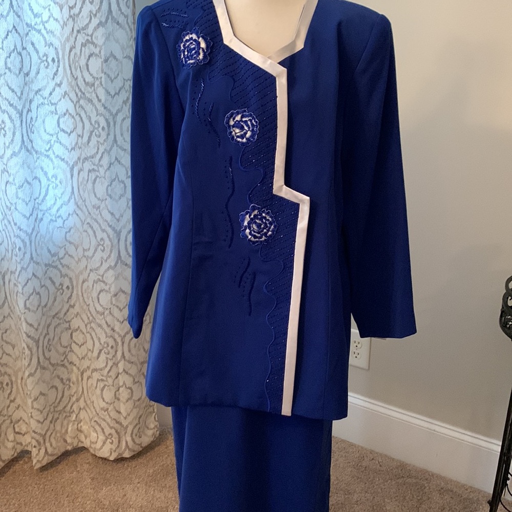 Beautiful Suit - Picture 6 of 11